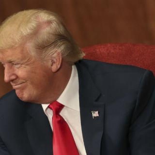 Trump critica decisión de Ford de mudar su producción a México