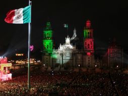 En el tradicional ''Grito de Independencia'' en el Zócalo capitalino se registra un aforo de casi 40 mil asistentes. NTX / I. Hernández