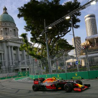 Verstappen encabeza pruebas libres en Singapur
