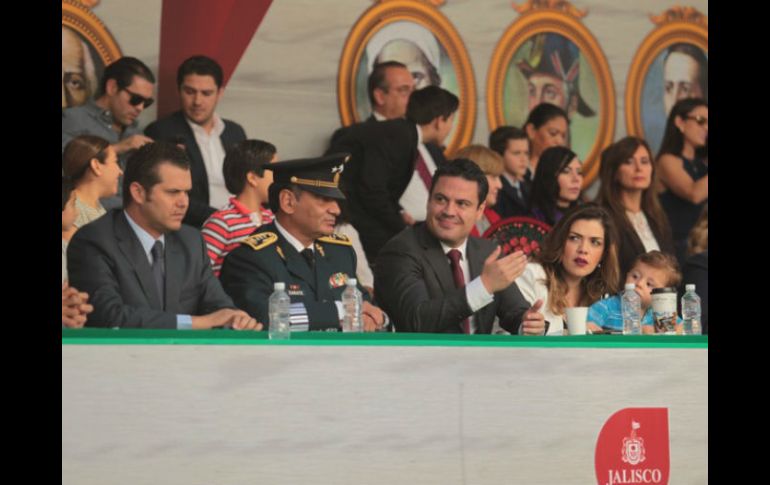 El desfile militar es encabezado por el gobernador de Jalisco, Aristóteles Sandoval. EL INFORMADOR / F. Atilano