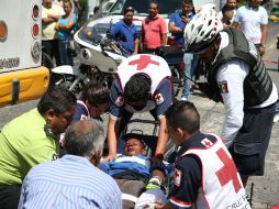 El joven fue trasladado al puesto de socorros para recibir atención médica. EL INFORMADOR / R. Tamayo