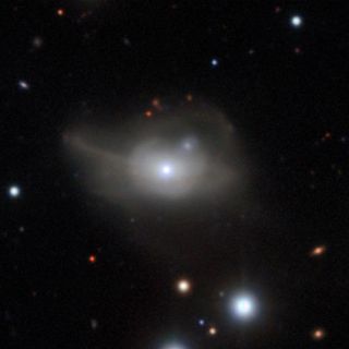 Descubren agujero negro que arrastra una galaxia a la oscuridad