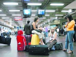 Al menos 223 vuelos fueron cancelados debido a la huelga de los pilotos argentinos, quienes exigen ajuste salarial. NTX /