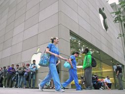 Apple tendría que devolver 13 mil millones de euros más intereses a Irlanda por beneficiarse de ayudas fiscales ilegales. AP /