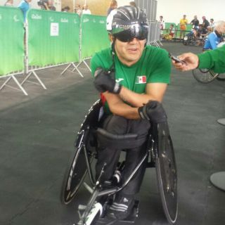 Mexicano Édgar Navarro obtiene plata en 400 metros T51