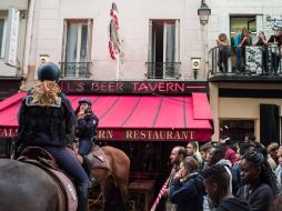 La alarma obligó a la movilización de policías de todas las corporaciones. EFE / Y. Valat