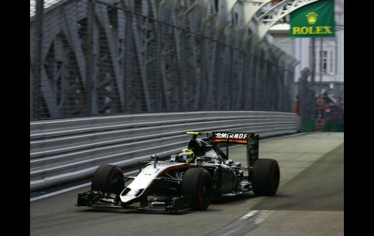 Este día, el jalisciense señaló no estar del todo satisfecho por lo que mostró a bordo de su vehículo de Force India. EFE / W. Woon