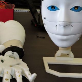 Universitarios construyen robot mexicano para asistencia médica
