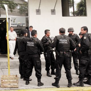 Aseguran en Sonora vehículo con 'lanzapaquetes'