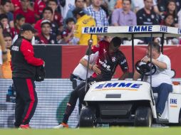 Barreiro al momento de salir del partido debido a su lesión. MEXSPORT / C. Marchena