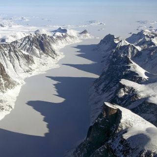 Calentamiento hace emerger base secreta de EU en Groenlandia