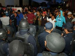 Durante la toma de imágenes del regreso de los profesores al plantón que mantenían en Oaxaca, un grupo intimidó a la fotorreportera. SUN / ARCHIVO