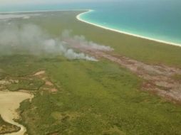 La conflagración ocurriía en terrenos de una propiedad donde se pretende desarrollar el polémico proyecto 'La Ensenada'. TWITTER / @CONAFOR