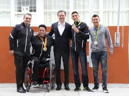 Los medallistas acompañaron al secretario de Educación Pública, Aurelio Nuño. TWITTER / @aurelionuno