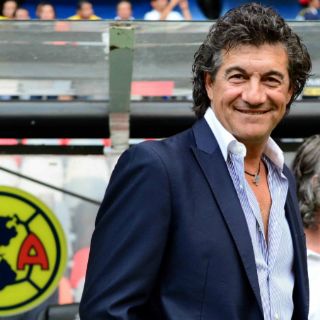 Rubén Omar Romano, con pie y medio en América