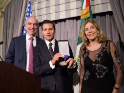 Durante la ceremonia del Premio al Estadista, el Mandatario apunta que las evidencias contradicen los prejuicios. EFE /