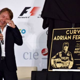 Ex piloto Adrián Fernández recibe homenaje