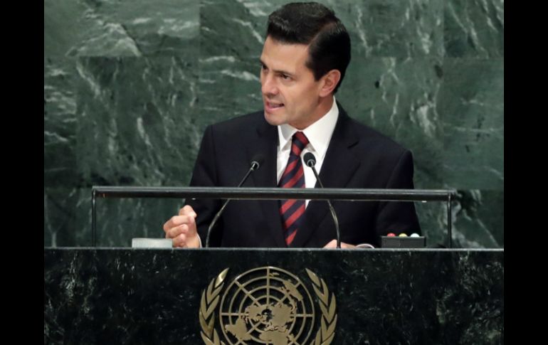 Peña Nieto aseguró que México refrenda su compromiso con los principios democráticos. EFE / J. Szenes