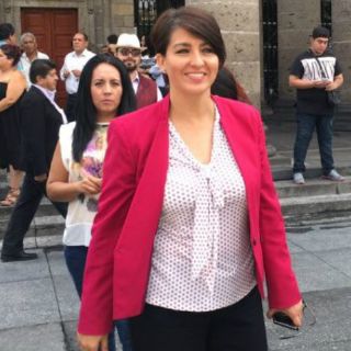 Diputada Mónica Almeida justifica doble plaza de sus trabajadores