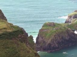 Puente colgante de Carrick-A-Rede, en Ballintoy, condado de Antrim, Irlanda del Norte. YOUTUBE / You & Me Discovering...