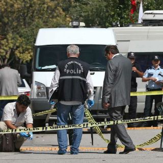 Sujeto intenta apuñalar a policías en la embajada de Israel en Ankara