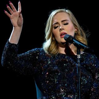 Adele dedica concierto a Angelina Jolie y Brad Pitt