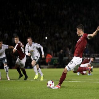 Manchester United regresa al triunfo en Copa de la Liga inglesa