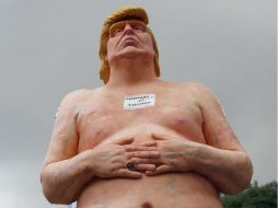 Las esculturas ya han pasado por, Los Ángeles, San Francisco y Nueva York retratan a Trump sin ropa y con diminutos genitales. AP / ARCHIVO