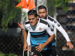 Una gran parte del entrenamiento rojiblanco, le dedicaron a practicar la táctica fija, a la ofensiva y defensiva. TWITTER / @Chivas