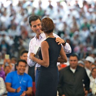 Peña Nieto entrega certificado ‘Millón y Medio’ del INEA