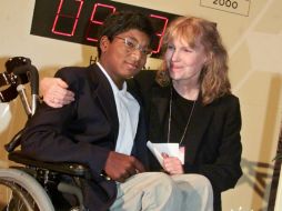 Thaddeus perdió la movilidad en las piernas debido a la poliomielitis que padeció desde su niñez. AP / ARCHIVO