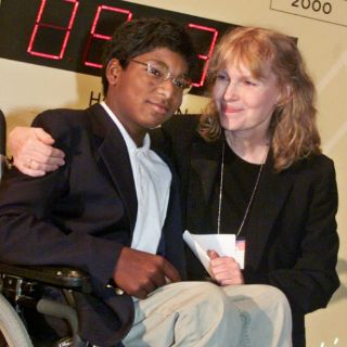 Muere hijo de la actriz Mía Farrow