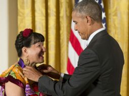 Sandra Cisneros, autora de 'La casa en Mango Street', fue citada por enriquecer la narrativa literaria de EU. AFP / S. Loeb