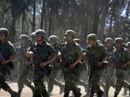 Elementos de la Marina pusieron a disposición de la autoridad competente el vehículo con el armamento. SUN / ARCHIVO