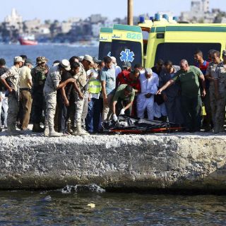 Suman 108 muertos por naufragio en costas egipcias
