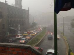 La lluvia sorprendió a todos los tapatíos. TWITTER / @zkinher