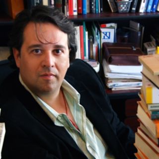 Carlos Bustos gana el premio Agustín Yáñez