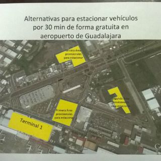 Ofrecen estacionamiento gratis en aeropuerto ante bloqueos