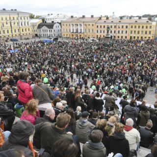 Protestan en Finlandia tras morir joven atacado por un neonazi