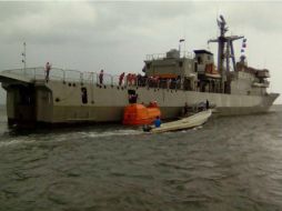 De acuerdo con Pemex, la tripulación fue evacuada y’ se encuentra a salvo’. TWITTER / @SEMAR_mx