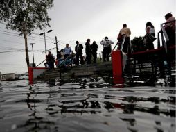 La suspensión del servicio del Metro afectó a miles de personas, que buscaron otros medios para llegar a sus destinos. SUN / ARCHIVO