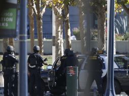 La policía ordenó a las personas que desalojaran los inmuebles próximos y fue bloqueado el tránsito de vehículos. AP / M. Macor