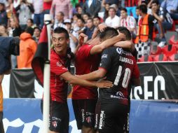 Jugadores del Atlas festejan uno de los tres tantos que les dio el triunfo ante Monterrey. EL INFORMADOR / M. Vargas
