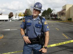 La policía aún desconoce los motivos del joven para cometer la muerte de cinco personas dentro de un centro comercial. AP / T.S. Warren
