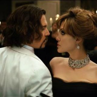 Johnny Depp consuela a Angelina Jolie