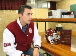 Eduardo Chang Alejandre indica que el casco tiene dos sensores de aceleración colocados en la parte frontal y en la parietal del casco. EFE /