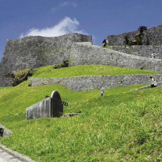 Hallan monedas de la antigua Roma en ruinas de castillo japonés