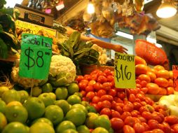 El huevo se ubica en 22, el azúcar en 20 pesos, el jitomate en 16 pesos, la cebolla en 13 y el de limón se vende en 10 pesos. EL INFORMADOR / ARCHIVO