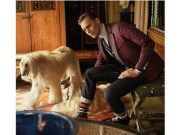En las imágenes publicadas se puede ver al actor británico posando en diversas salas con una decoración barroca. TWITTER / @gucci
