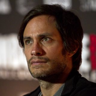 Gael García sigue debate y califica a Trump de 'imbécil'